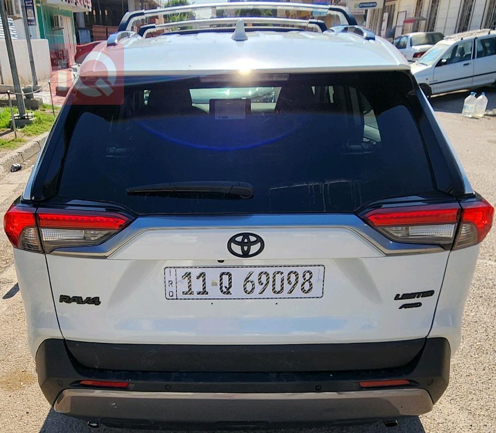 تۆیۆتا ڕاڤ 4